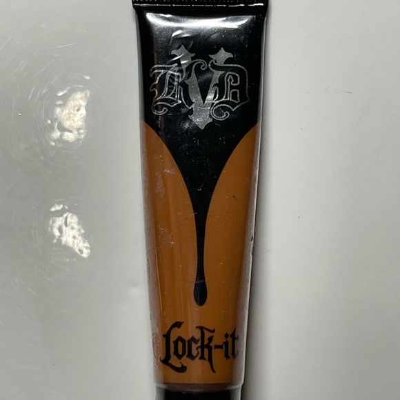 Kat Von D Mini Lock It Full Coverage Foundation Travel Size - Picture 1 of 2